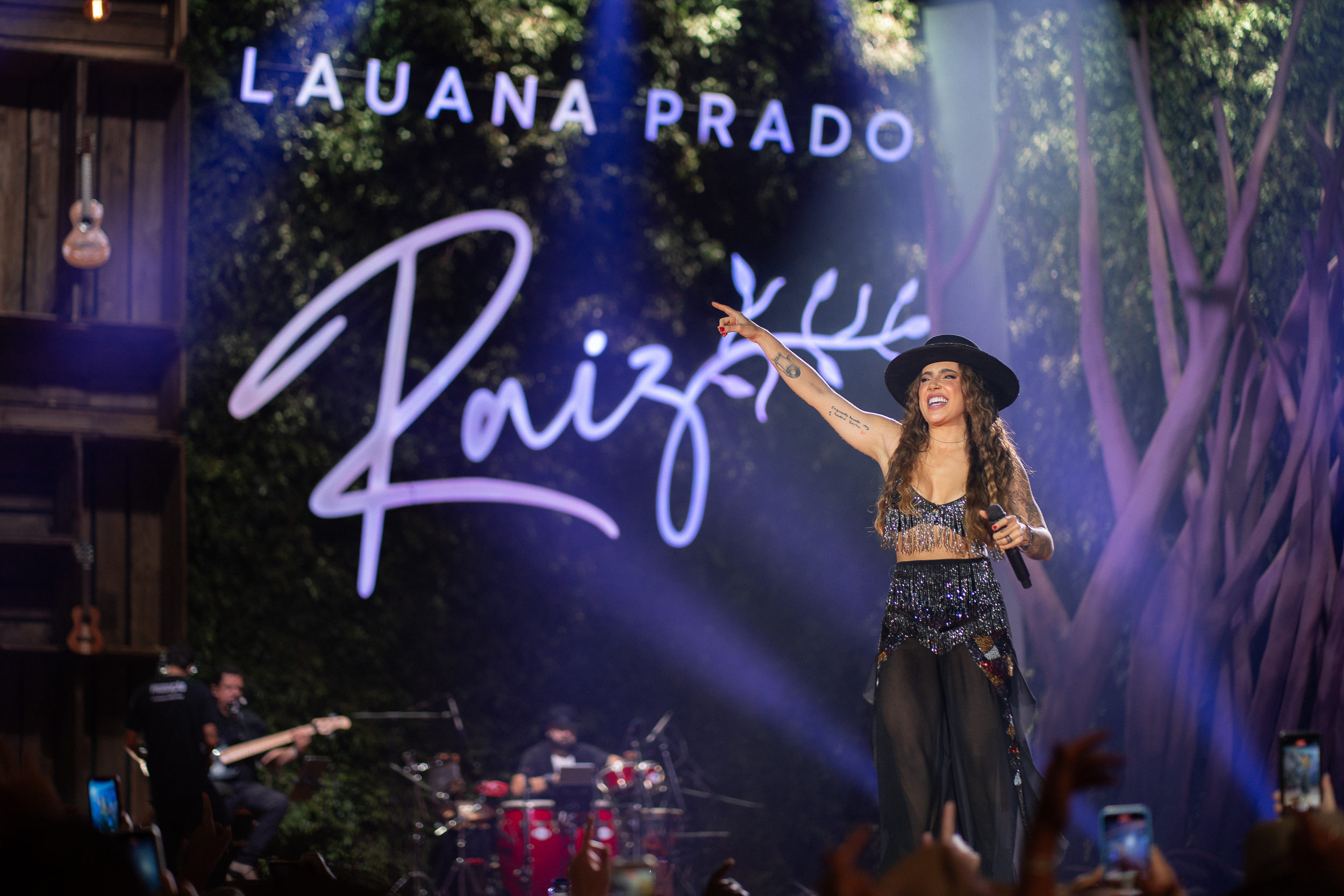 Lauana Prado faz ensaio do audiovisual “Raiz Belo Horizonte” no Villa Country nesta terça