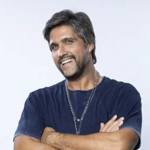 Leo Chaves apresenta seu filho pela primeira vez: Fotos tocantes