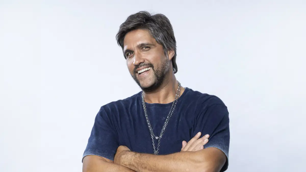 Leo Chaves apresenta seu filho pela primeira vez: Fotos tocantes